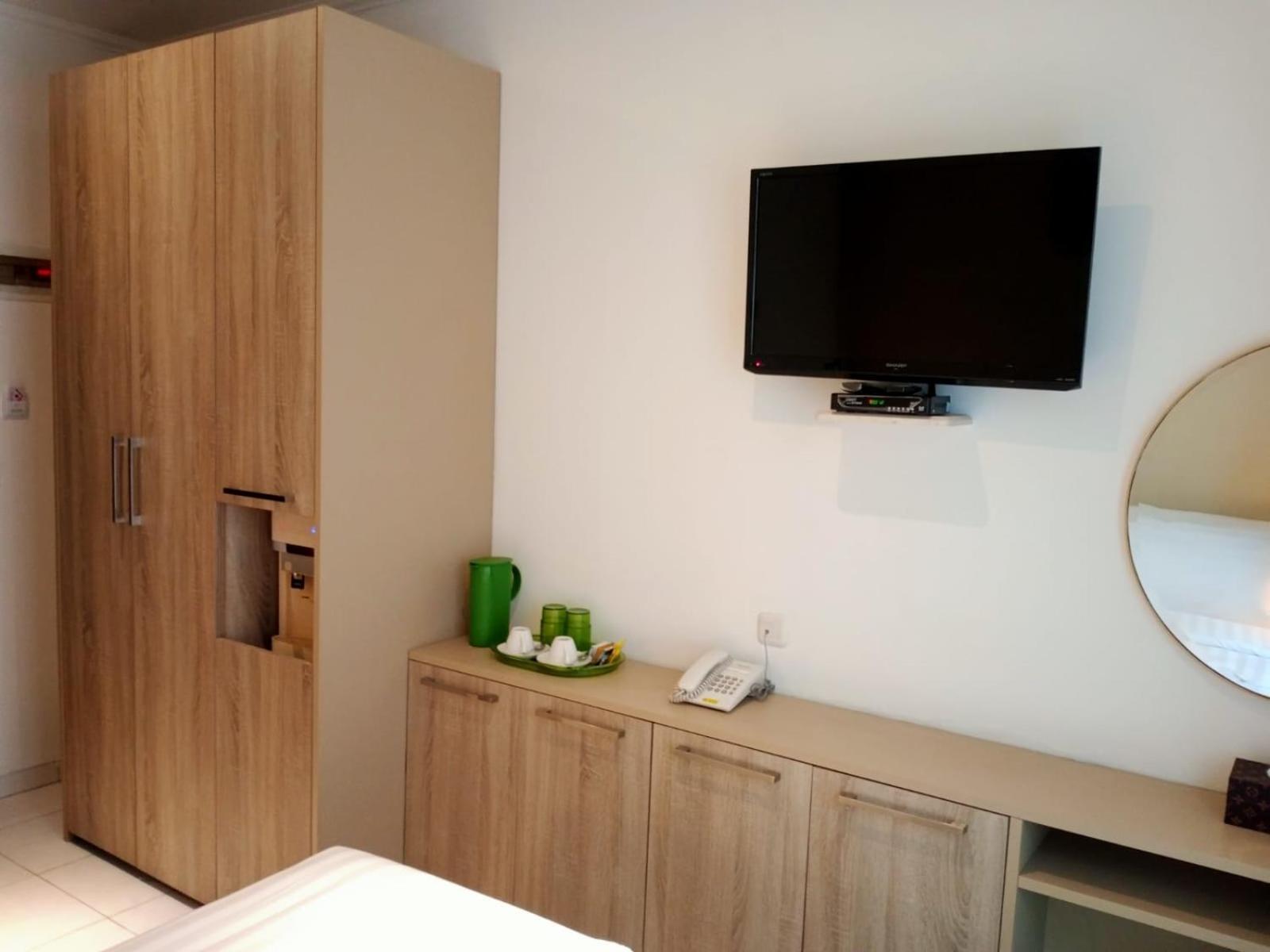 Bening Boutique Hotel Managed By Salak Hospitality Bekasi Exterior foto